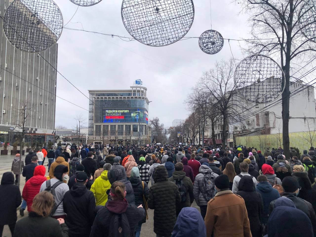 Сегодня вновь. Освободите политзаключенных.